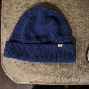 Madewell Beanie *LIKE NEW* smoke free home